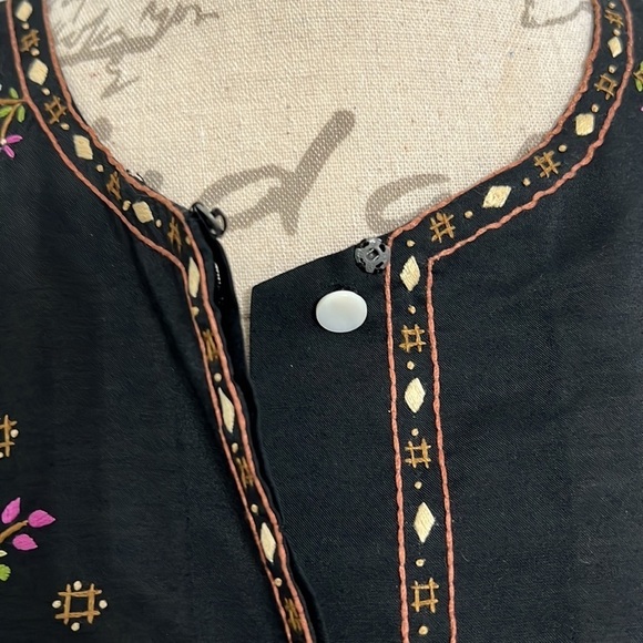 Hand Embroidered Vintage Blouse from China Floral Designs size 36 Small - Picture 5 of 8